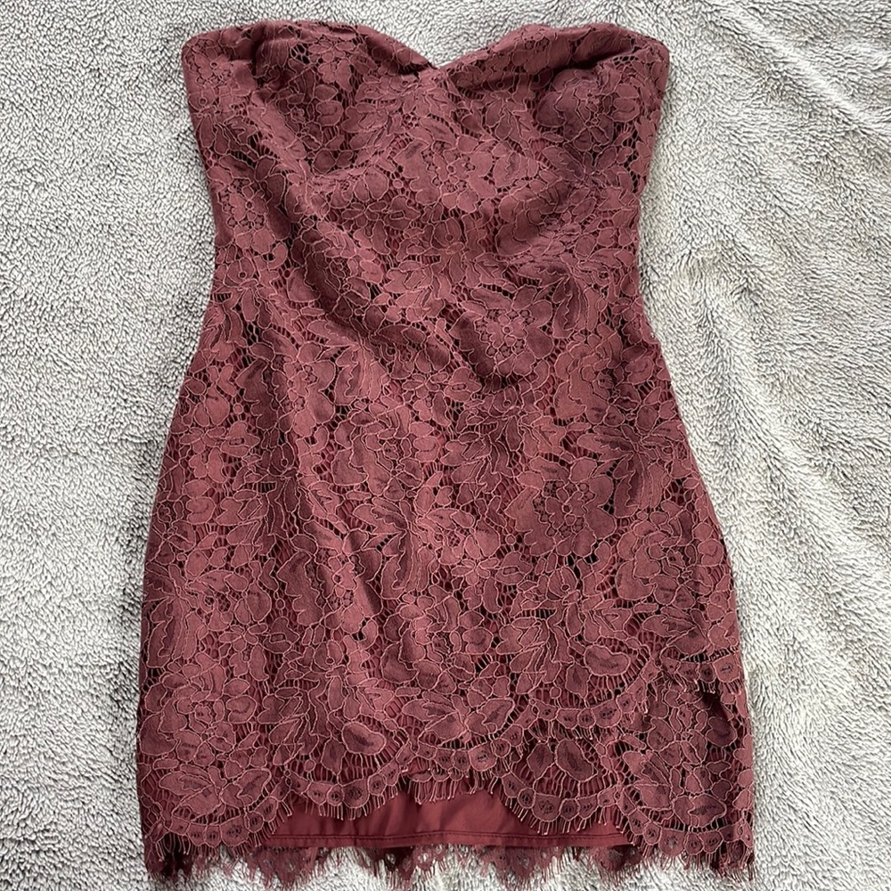 TOBI SIZE SMALL SLEEVELESS DRESS